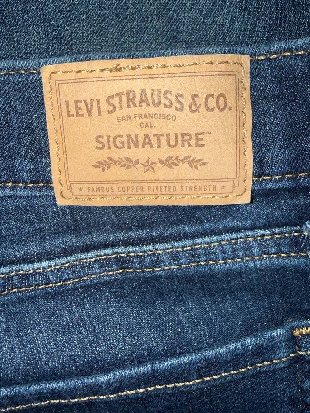 Signature by Levi Strauss & Co. Women's Mid-Rise Slim Fit Jeans - Picture 4 of 5